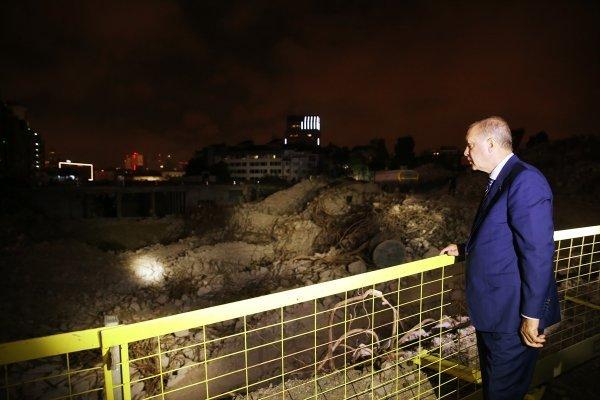 Gezi'de hakaret pankartları asılan AKM'nin son hali