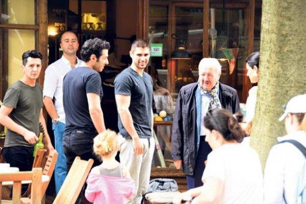 İdil Fırat sevgilisi Mert Fırat'ı ailesiyle tanıştırdı