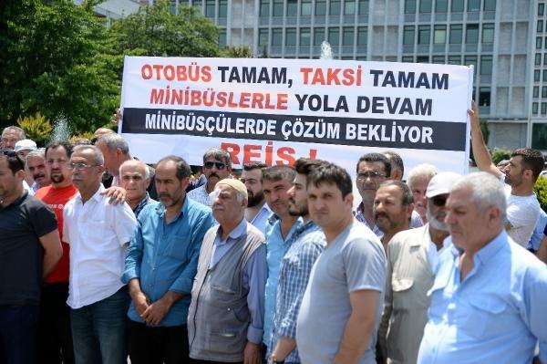 Minibüsçülerden İBB önünde protesto