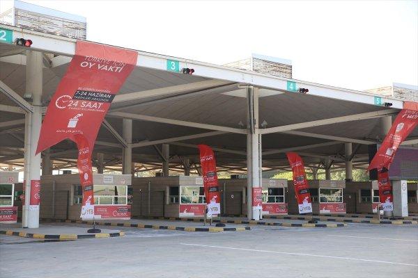 Sınır kapılarında oy verme işlemi başladı