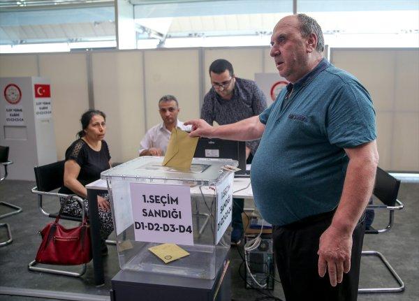 Sınır kapılarında oy verme işlemi başladı