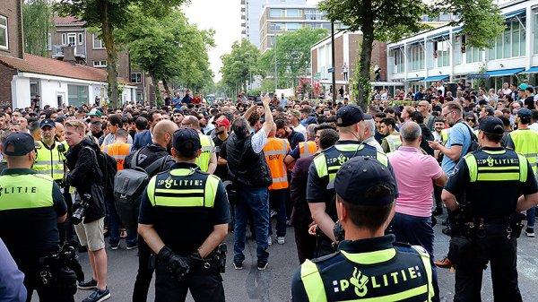 PEGIDA cami önündeki domuz çevirme eyleminden vazgeçti