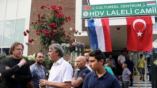 PEGIDA cami önündeki domuz çevirme eyleminden vazgeçti