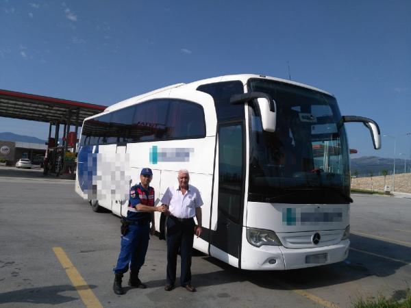 Kız kaçırmak için otobüs çaldı