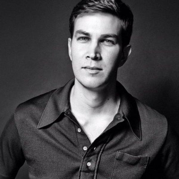 Zamansız zaman içinde bir roman: Kağıt Adam