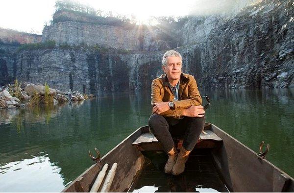 Anthony Bourdain kimdir