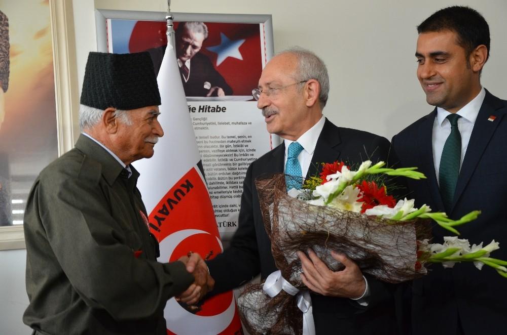 Kılıçdaroğlu kalpak taktı