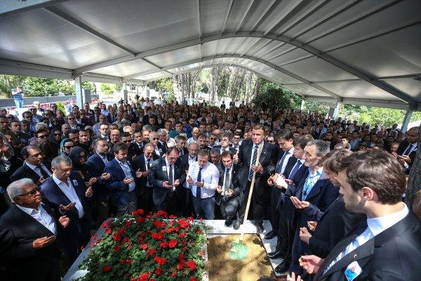 Erdoğan Demirören toprağa verildi