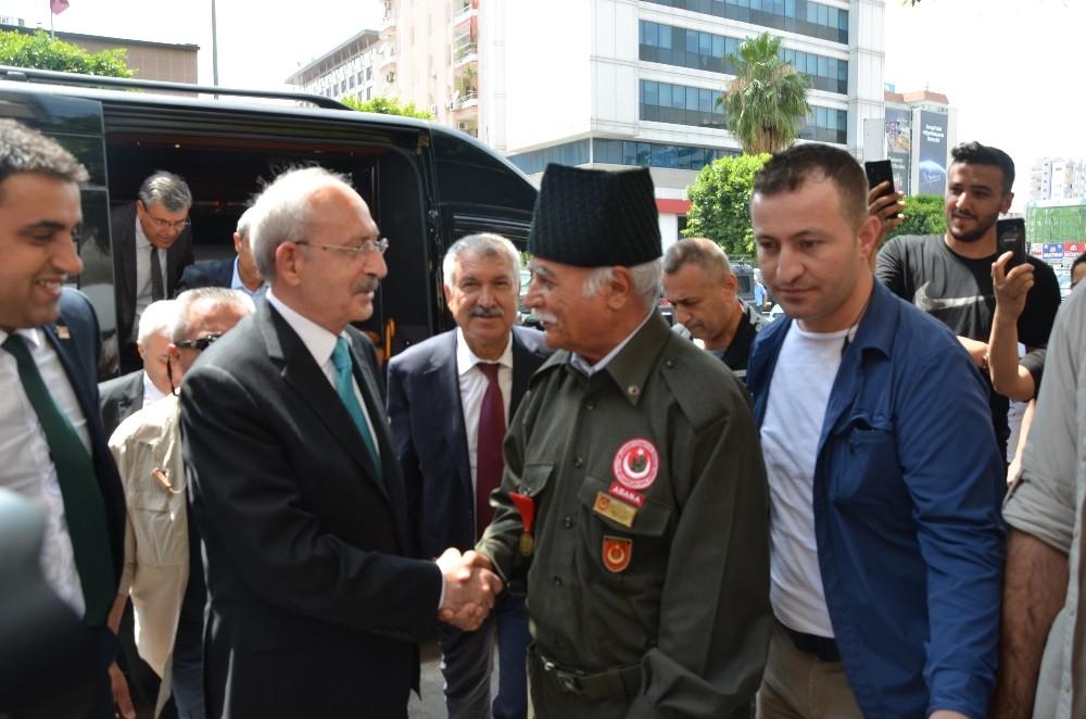 Kılıçdaroğlu kalpak taktı