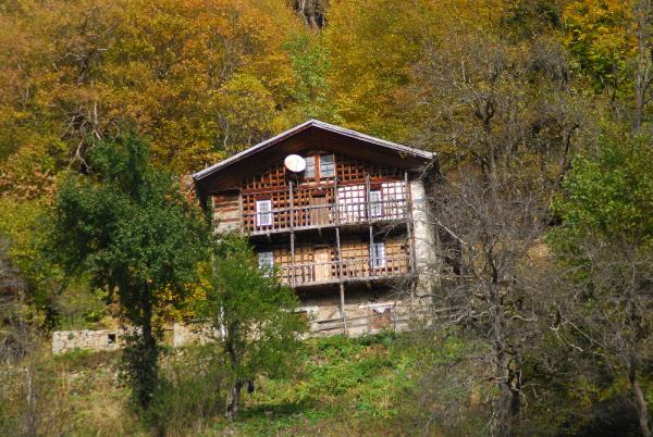 İkizdere'deki ahşap ev geleneği sürüyor