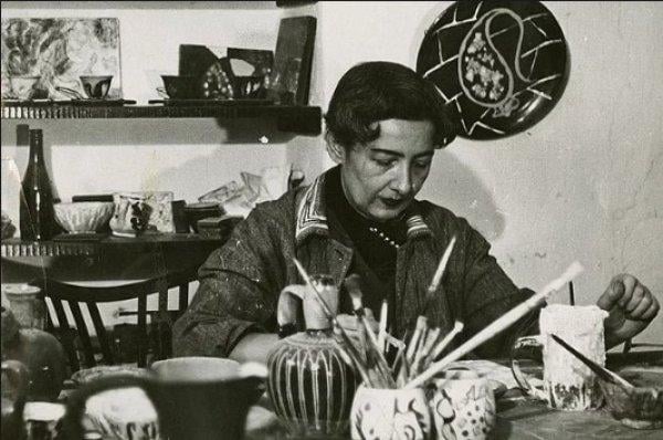 Füreya Koral kimdir