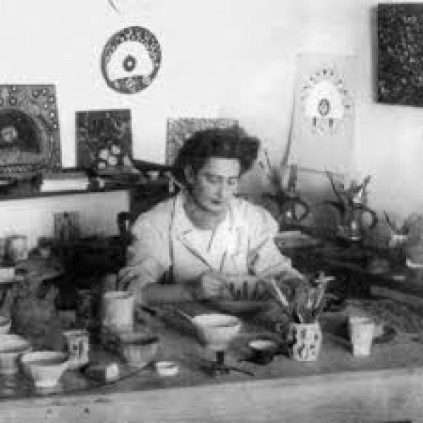 Füreya Koral kimdir