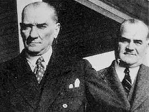 Füreya Koral kimdir