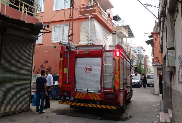 Evini kundaklayıp 1 yaşındakini oğlunu yakan baba