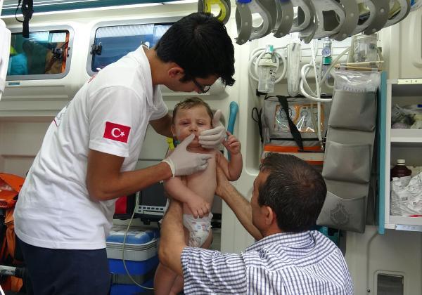 Evini kundaklayıp 1 yaşındakini oğlunu yakan baba