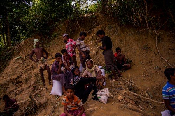 Muson yağmurlarının vurduğu Arakanlılar görüntülendi