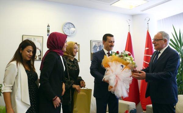 AK Partili ve CHP'li siyasetçiler bayramlaştı