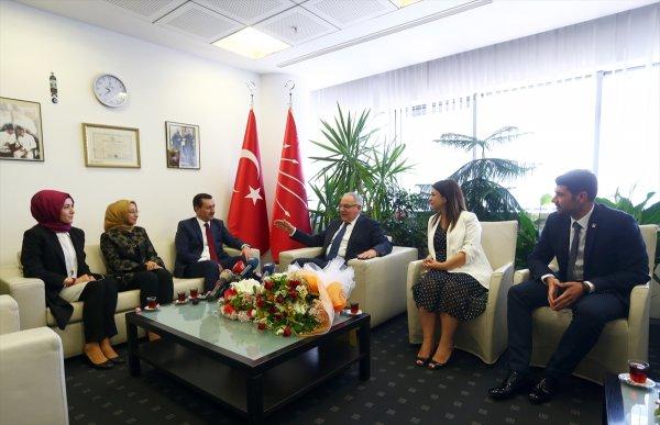 AK Partili ve CHP'li siyasetçiler bayramlaştı