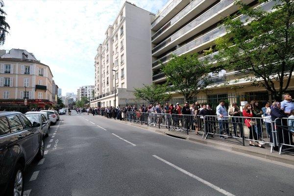 Fransa'da seçmenler sandık başında kuyruk oluştu