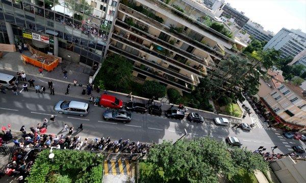 Fransa'da seçmenler sandık başında kuyruk oluştu