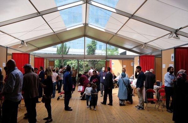 Fransa'da seçmenler sandık başında kuyruk oluştu