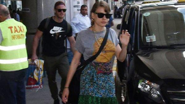 Serenay Sarıkaya ile Kerem Bürsin oy kullanmaya geldi