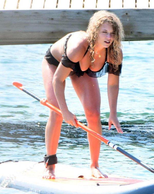 Uğur Akkuş'un teknesinde Alman güzel