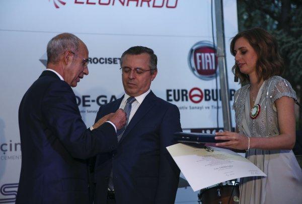 Lütfullah Göktaş’a Commendatore nişanı