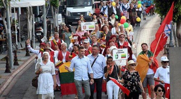 'Türk festivalleri dünya sanatına açık'