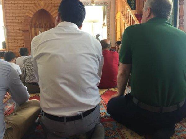 Muharrem İnce Marmaris'te cuma namazında