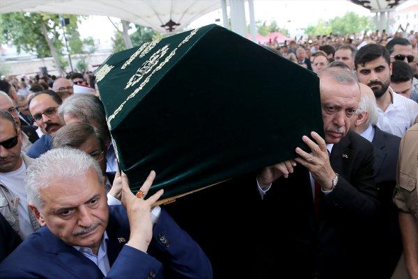 Prof. Dr. Fuat Sezgin son yolculuğuna uğurlandı