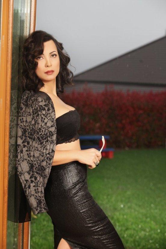 Canan Hoşgör komşusunun evinde 200 bin dolar kaybetti