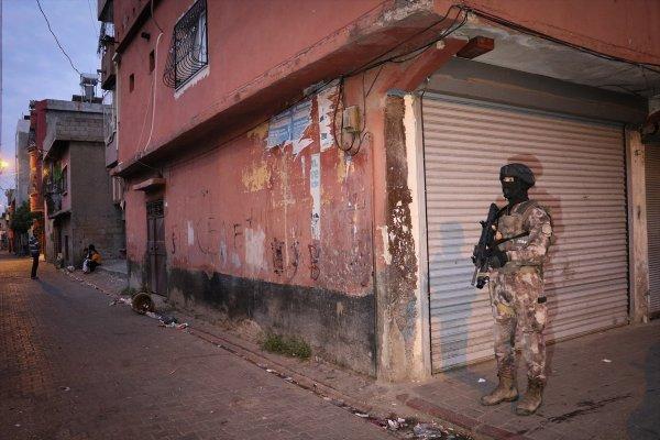Türkiye genelinde aranan şahıslar için operasyon düzenledi