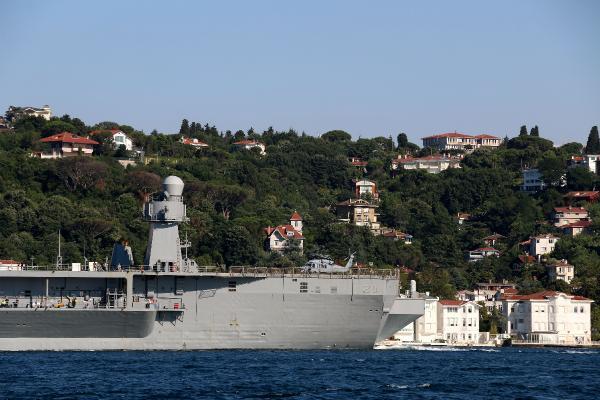 ABD savaş gemisi boğazdan geçti