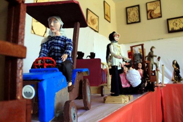 El yapımı yöresel bebekler