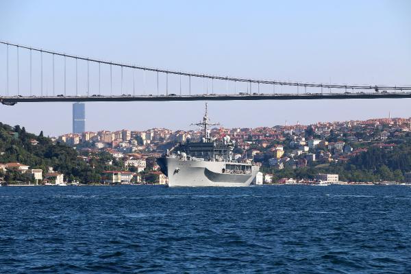 ABD savaş gemisi boğazdan geçti