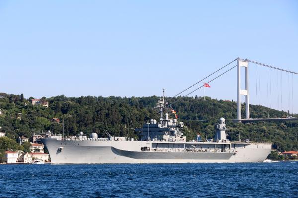 ABD savaş gemisi boğazdan geçti
