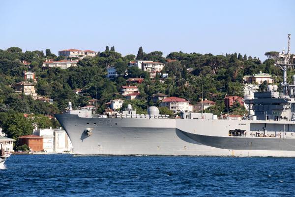 ABD savaş gemisi boğazdan geçti
