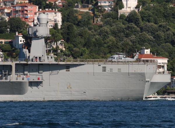 ABD savaş gemisi boğazdan geçti