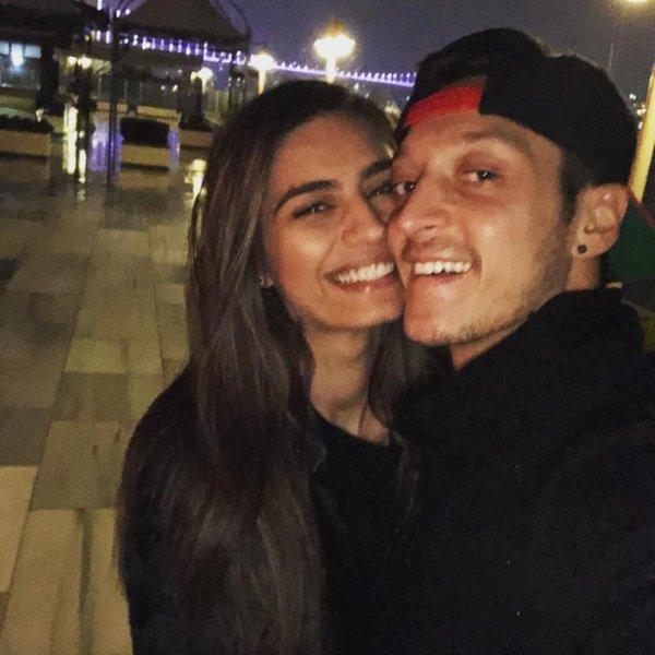 Mesut'tan Amine Gülşe'ye 15 milyon liralık düğün hediyesi