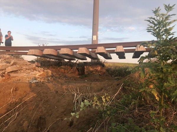 Tekirdağ Çorlu'da yolcu treni devrildi