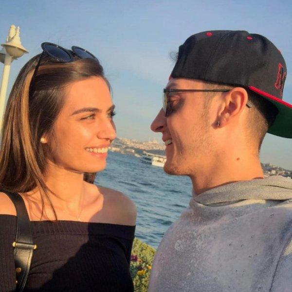 Mesut'tan Amine Gülşe'ye 15 milyon liralık düğün hediyesi