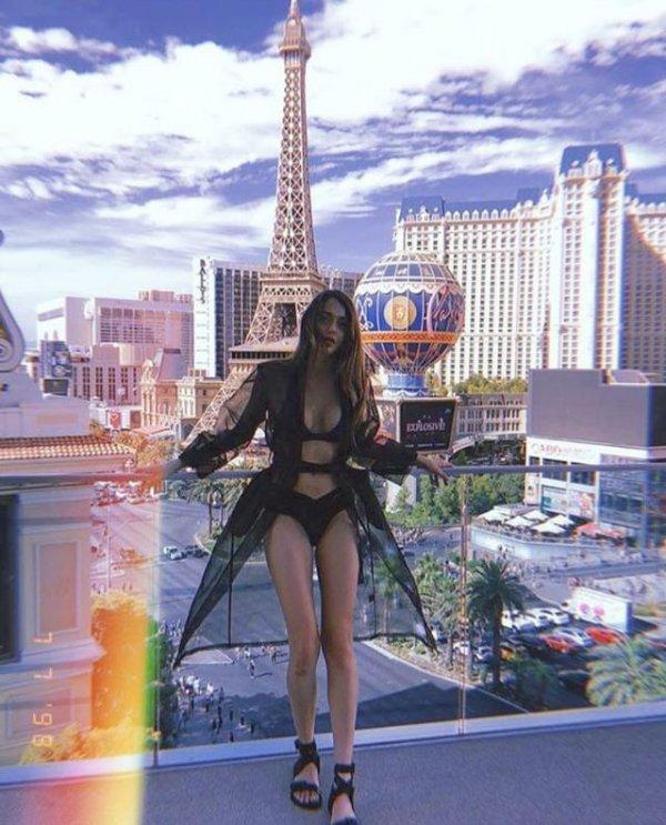 Dilan Çiçek Deniz'den Las Vegas'ta bikinili poz
