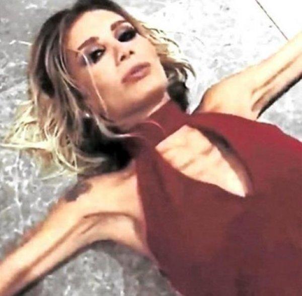 İrem Derici'nin tatil pozları beğenildi