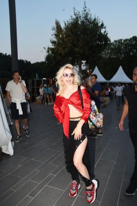 Aleyna Tilki Shakira konserinde kendini övdü