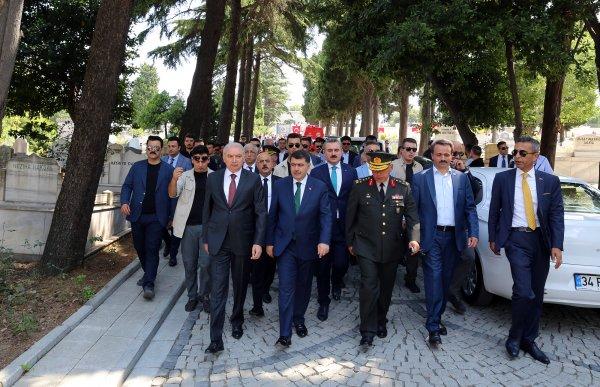 15 Temmuz Şehitleri kabirlerinin başında anıldı