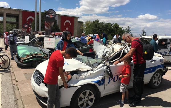 15 Temmuz'da bombalanan ve ezilen araçlar Meclis'te sergilendi
