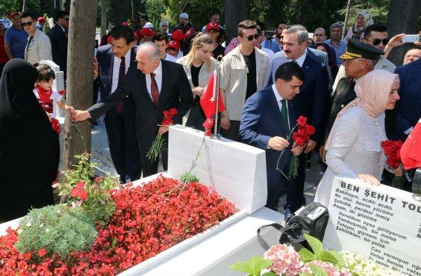 15 Temmuz Şehitleri kabirlerinin başında anıldı