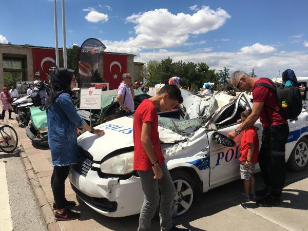 15 Temmuz'da bombalanan ve ezilen araçlar Meclis'te sergilendi
