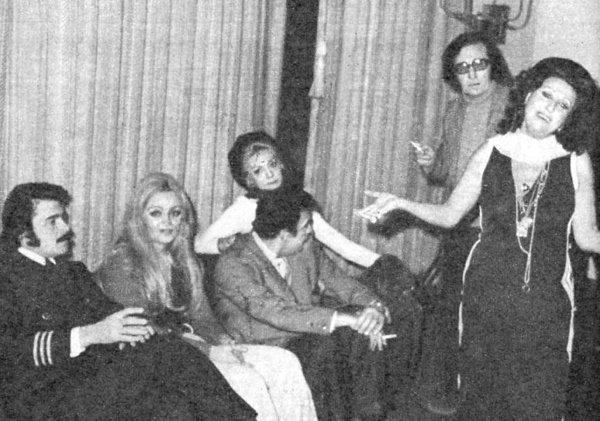 Müzeyyen Senar kimdir